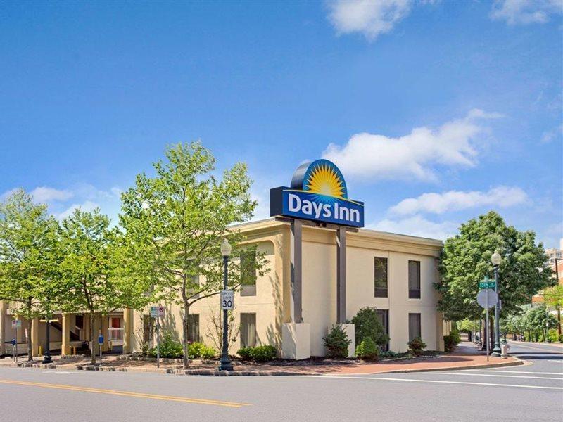 Days Inn By Wyndham Silver Spring Exterior foto